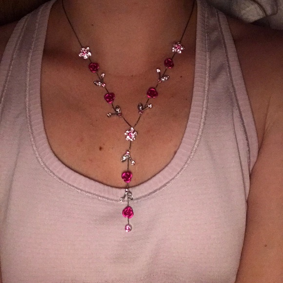 PINK ROSES and FLOWER necklace ❤️ - Picture 2 of 3